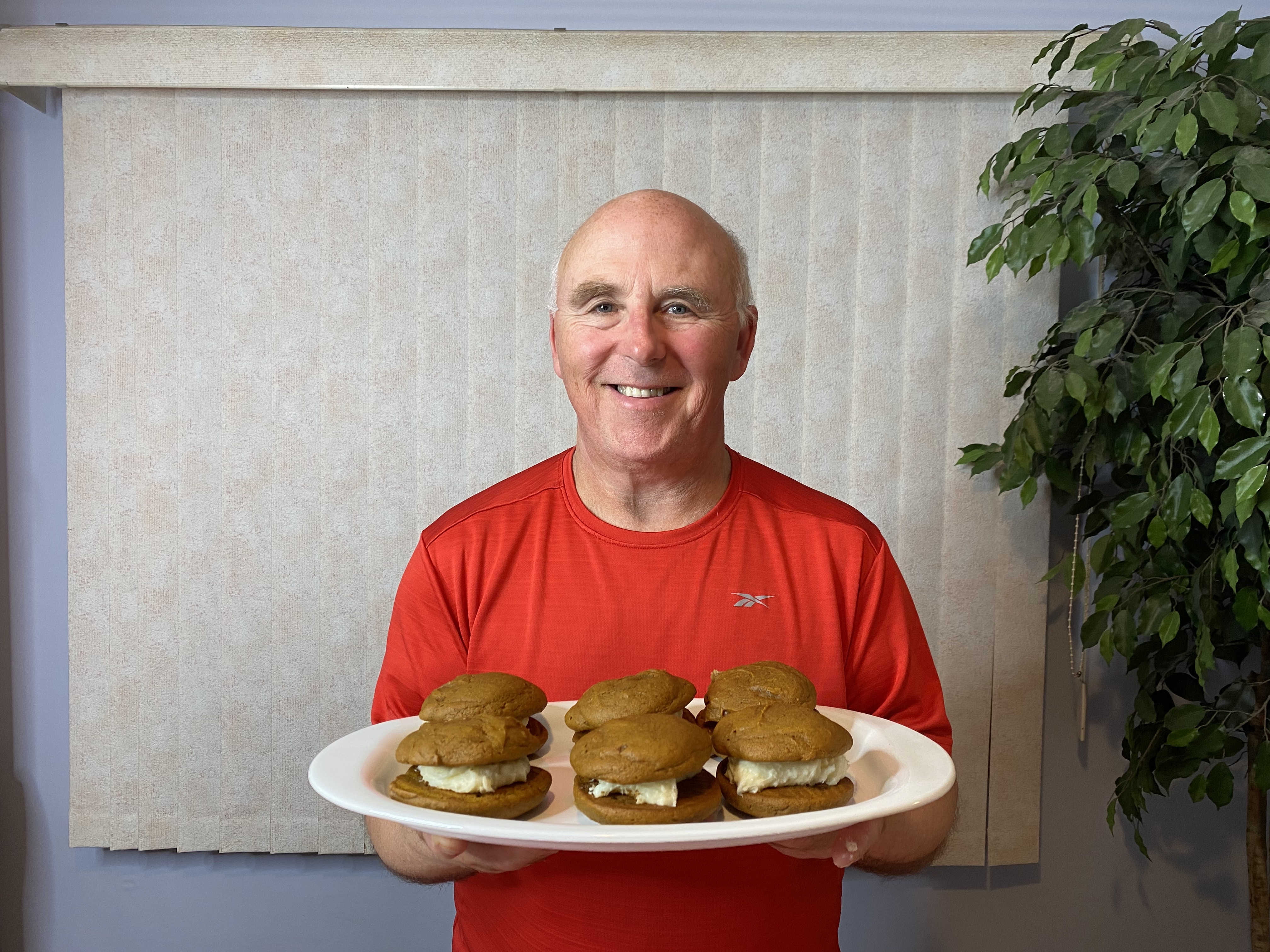 Chef Rob Scott holding a plate of whoopie pie desserts