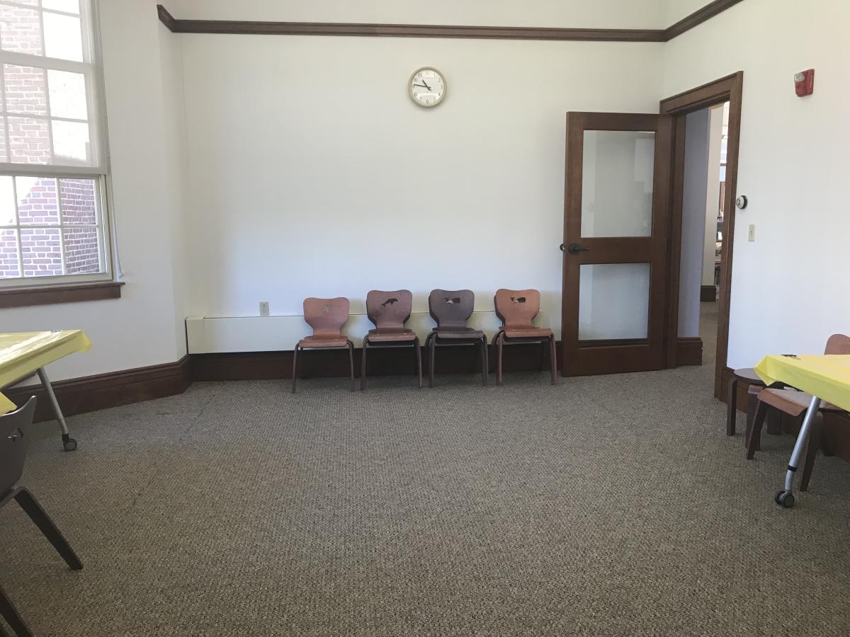 4 Children's chairs open space